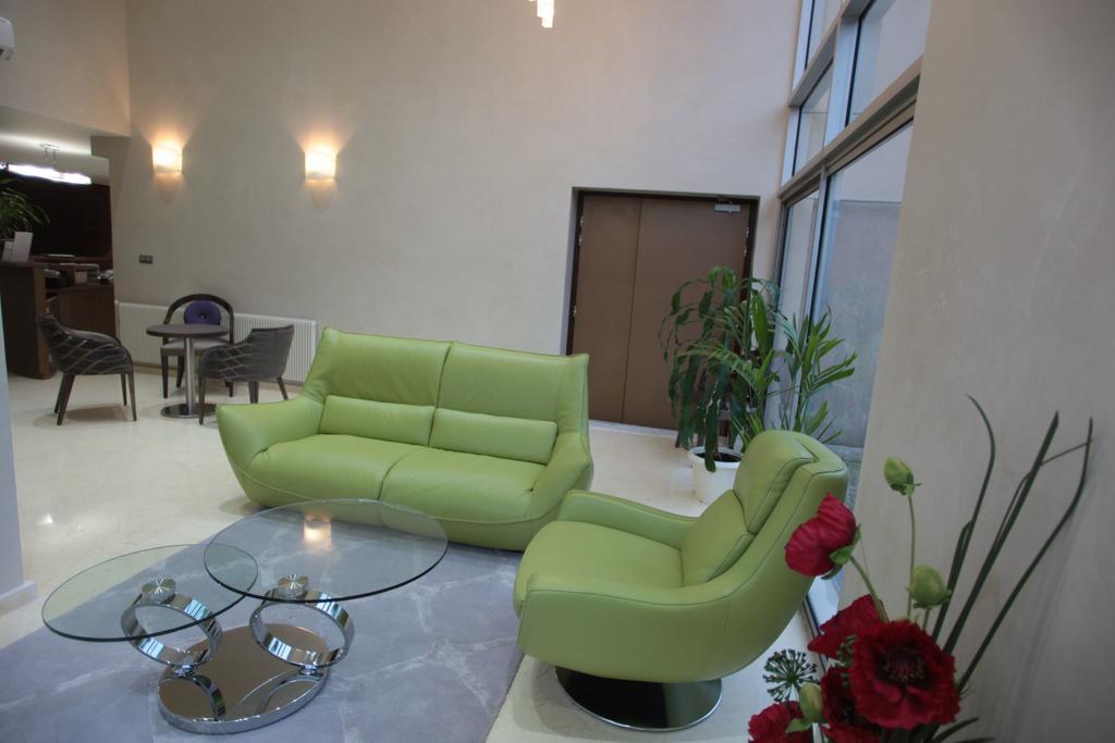 Hotel Les Trois Roses, Meylan Grenoble Exterior foto